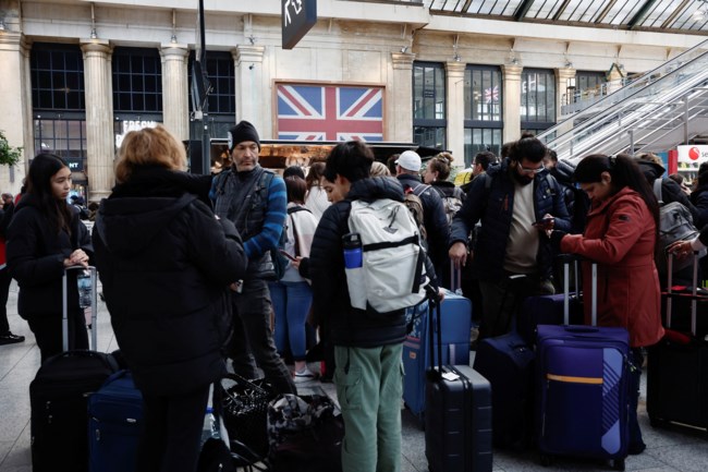 Απίστευτη ταλαιπωρία στον βρετανικό σιδηρόδρομο: Ματαιώθηκαν όλα τα δρομολόγιο από και προς το Λονδίνο [εικόνες]