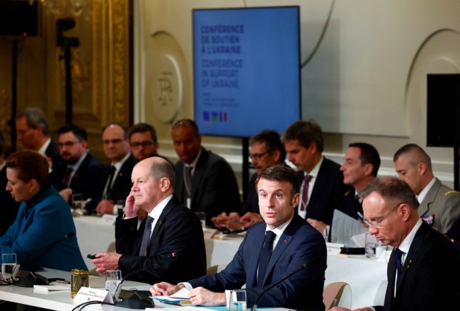 French President Emmanuel Macron welcomes Greek Prime Minister Kyriakos Mitsotakis