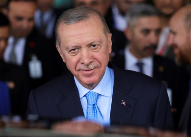 Τουρκία: Ο Ερντογάν όρισε 10 φίλους του νομικούς για να συντάξουν το νέο Σύνταγμα