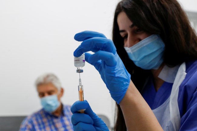 Eμβόλιο AstraZeneca: Ξεκινά στις 12 Φεβρουαρίου ο εμβολιασμός για τους 60-64 ετών - Δεν θα χορηγηθεί στους άνω των 65
