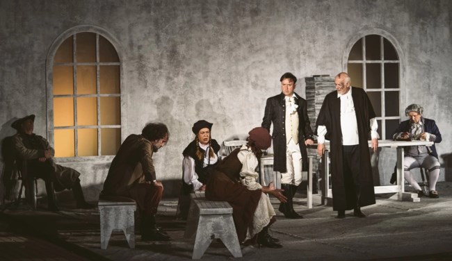 Πέντε ξεκαρδιστικές κωμικές παραστάσεις για την βδομάδα του Δεκαπενταύγουστου - Δήμητρα Παπαδοπούλου, Μάρκος Σεφερλής, Τάσος Χαλκιάς και πολλοί ακόμα το κρατούν ζωντανό