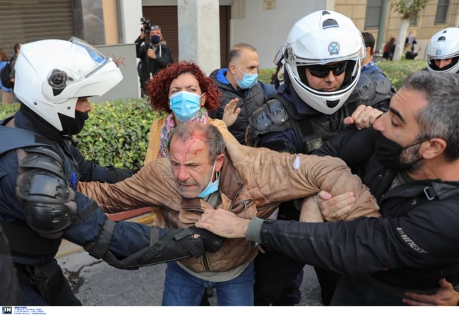 Πολυτεχνείο: Πολιτική κόντρα για τις παράνομες συγκεντρώσεις - Τι απαντά η ΕΛΑΣ για τα επεισόδια και τα "σκισμένα πουκάμισα"