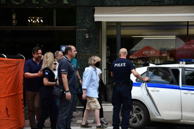 Λάρισα: Ιρλανδοαυστριακή δημοσιογράφος η 57χρονη που πήγε να αυτοκτονήσει- "Έχει τραβήξει πολλά εξαιτίας των άρθρων της"