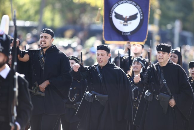 ΕΟΝ: Ποια είναι η ακροδεξιά οργάνωση που συμμετείχε στην παρέλαση της 28ης Οκτωβρίου - Κατά των νέων ταυτοτήτων και των ΛΟΑΤΚΙ