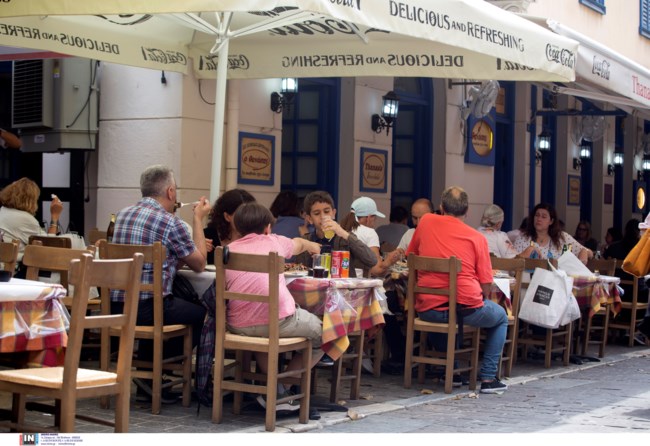 Νέα προνόμια στους εμβολιασμένους: Εστιατόρια covid free και 100% πληρότητα σε συναυλίες, σινεμά, θέατρα, γήπεδα