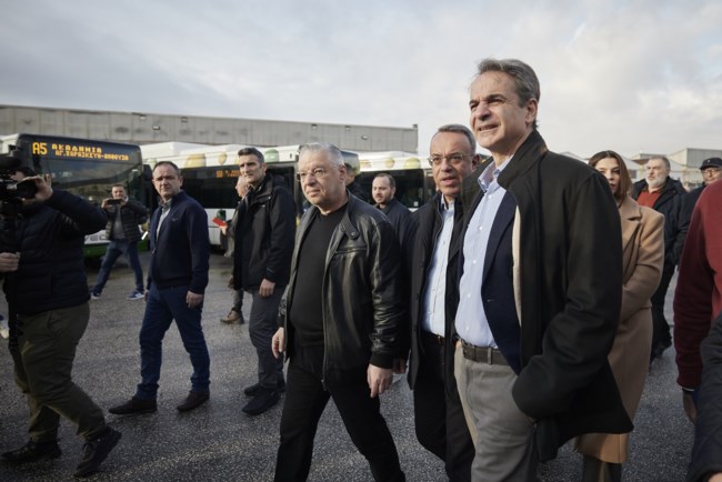 Μητσοτάκης στο αμαξοστάσιο της ΟΣΥ: Σκοπός μας να έχουμε 900 καινούργια λεωφορεία έως τα μέσα του 2025