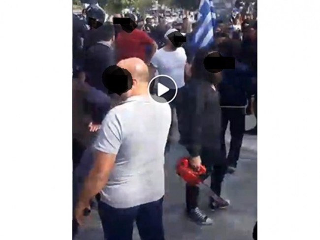 Κρήτη: Εμφανίστηκε με αλυσοπρίονο σε διαδήλωση κατά δομής μεταναστών- Βρέθηκε και συνελήφθη [εικόνα]