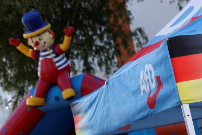 "Σύννεφα" στη Γερμανία: Το ακροδεξιό AfD θέλει έξοδο της χώρας από το ευρώ - Προηγείται με 29% στις δημοσκοπήσεις