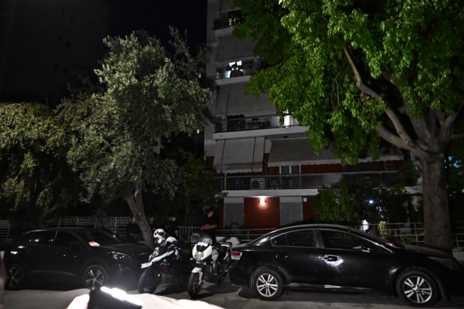 Σοκ στον Νέο Κόσμο: Νεκρό ζευγάρι μέσα σε διαμέρισμα - Σε προχωρημένη αποσύνθεση η γυναίκα, βρέθηκε καραμπίνα