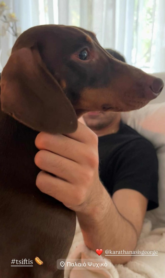 Η Μαρία Κορινθίου απαθανατίζει τον σύντροφό της στο σπίτι της