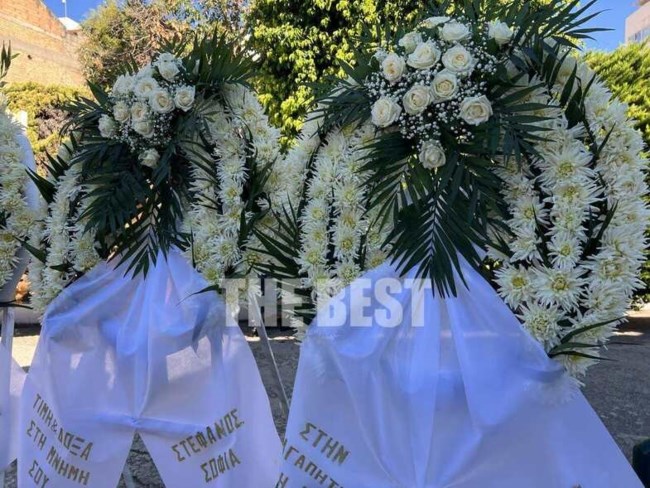 Πάτρα: "Μενεξέδες και ζουμπούλια", το τραγούδι που ράγισε καρδιές στην κηδεία της 86χρονης - "Το παιδί ζητάει τη γιαγιά"