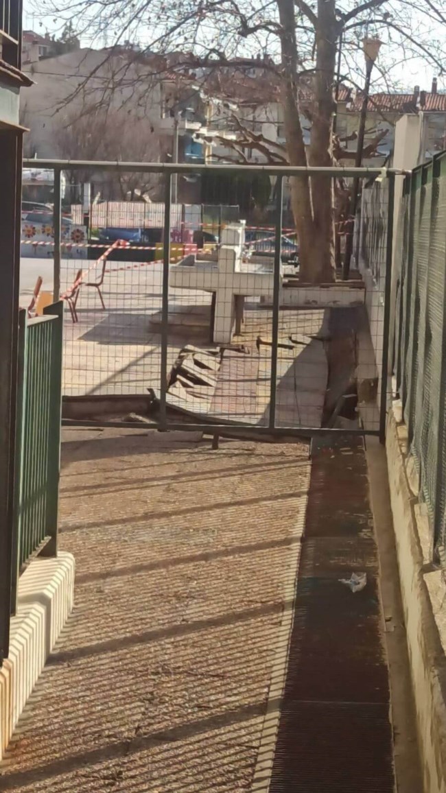 Θεσσαλονίκη: Άνοιξε η γη σε προαύλιο σχολείου – Παραλίγο τραυματισμός μαθητή