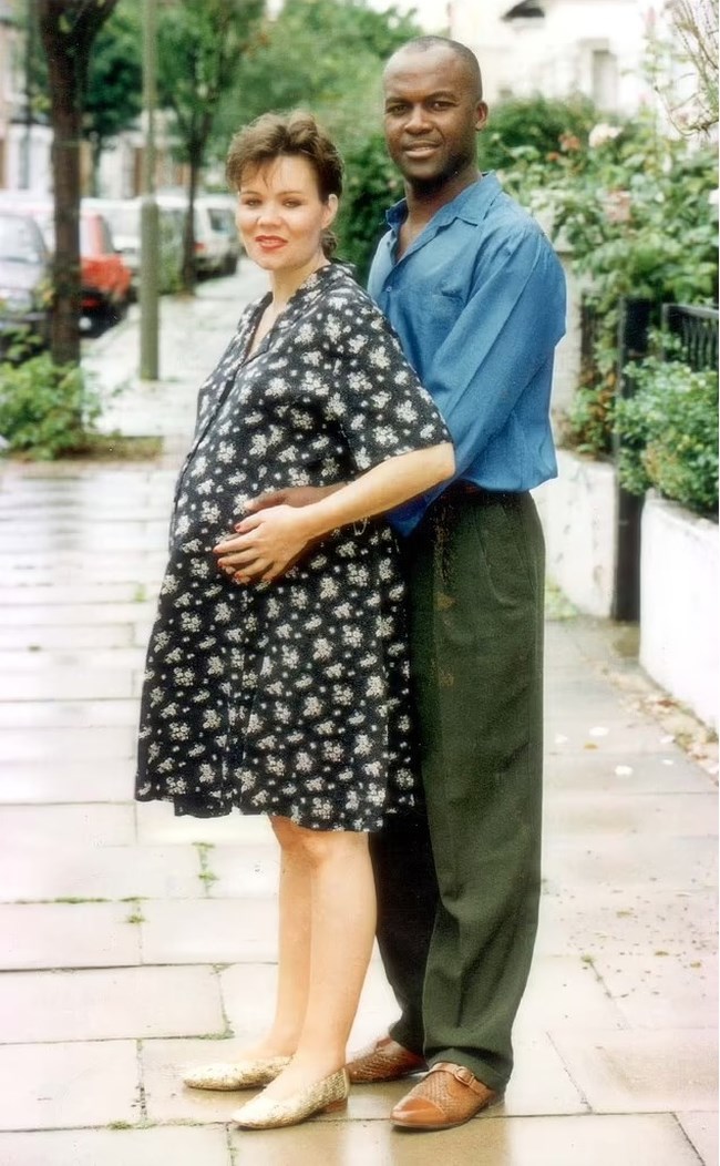 Η τραγική ιστορία της Βρετανίδας Μάντι Ολγουντ: Γέννησε 8δημα και πέθαναν όλα στη γέννα- Τελικά πέθανε μόνη από καρκίνο