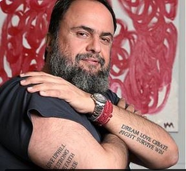 Η αντισυμβατική συνέντευξη Μαρινάκη στην Daily Mail - Το ξεχωριστό τατουάζ με τις έξι λέξεις στο χέρι του