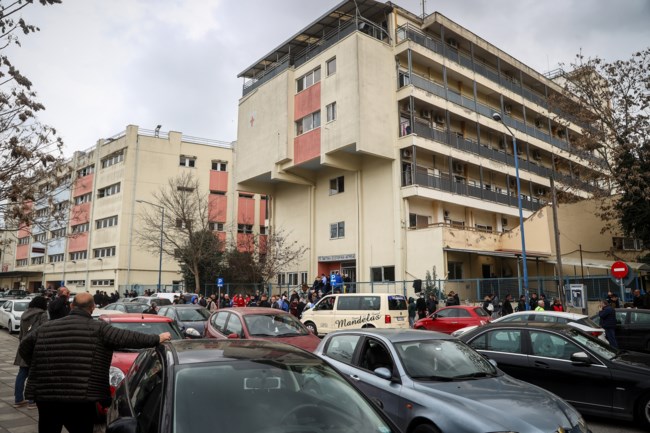 Σύγκρουση τρένων στα Τέμπη: Γολγοθάς η αναγνώριση των θυμάτων - Απανθρακωμένα και διαμελισμένα τα πτώματα