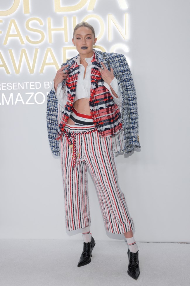 Τζίτζι Χαντίντ: Η viral εμφάνιση με το απόλυτο layered look και απίθανα μποτάκια