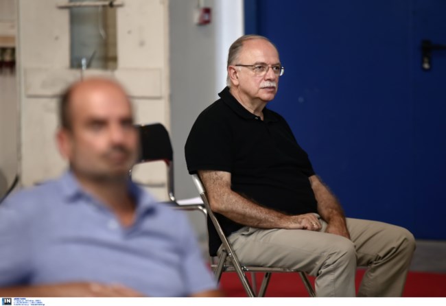 Σε απόσταση ασφαλείας ο Παπαδημούλης στην ΚΕ ΣΥΡΙΖΑ  μετά τα 38 ακίνητα - Μόνος του σε μια καρέκλα στην άκρη [εικόνες]