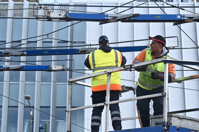 Τέλος εποχής για τα τρόλεϊ: Ξεκίνησε το ξήλωμα των καλωδίων στον Πειραιά - Μικροένταση με Κυρανάκη