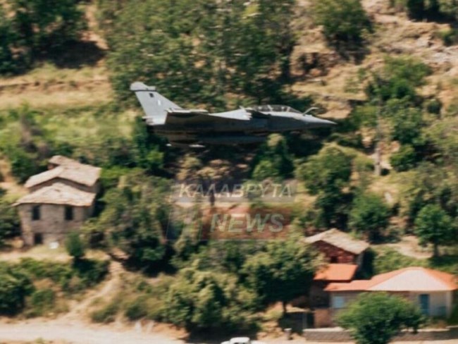 Αχαΐα: Τα Rafale πετούν πάνω από τις στέγες σπιτιών στη Ζαχλωρού [εικόνες]