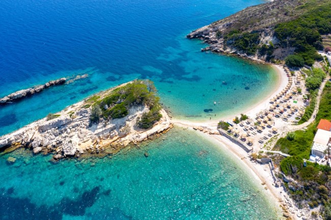Το νησί "αντίδοτο" κατά του υπερτουρισμού - Εύφορο, με γραφικά ψαροχώρια και εξωτικά νερά