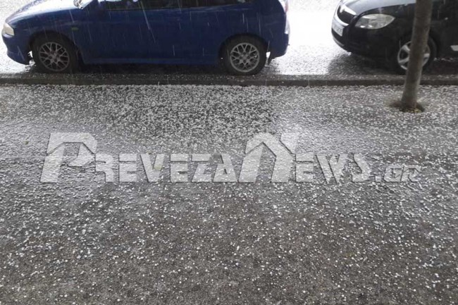 Εντονη χαλαζόπτωση στην Πρέβεζα, καταιγίδες στα Τρίκαλα, καταστροφές στον Βόλο - Εικόνες και Βίντεο