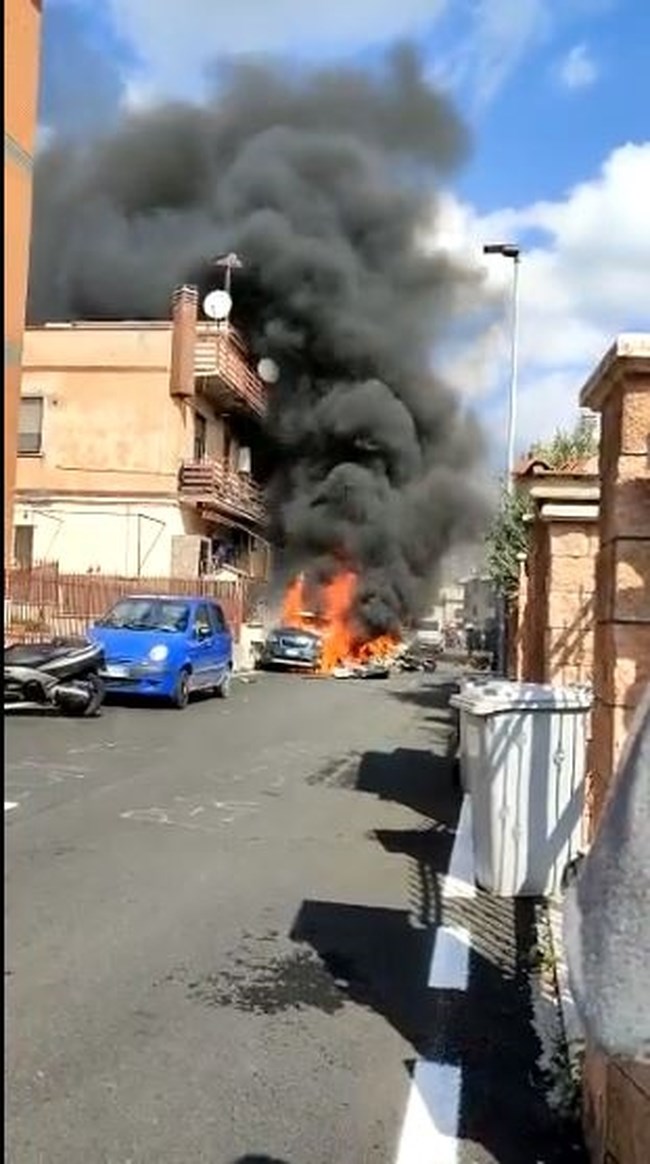 Αεροπορικό δυστύχημα στην Ιταλία: Δύο εκπαιδευτικά αεροσκάφη συγκρούστηκαν στον αέρα - Ο ένας πιλότος το έριξε σε δρόμο