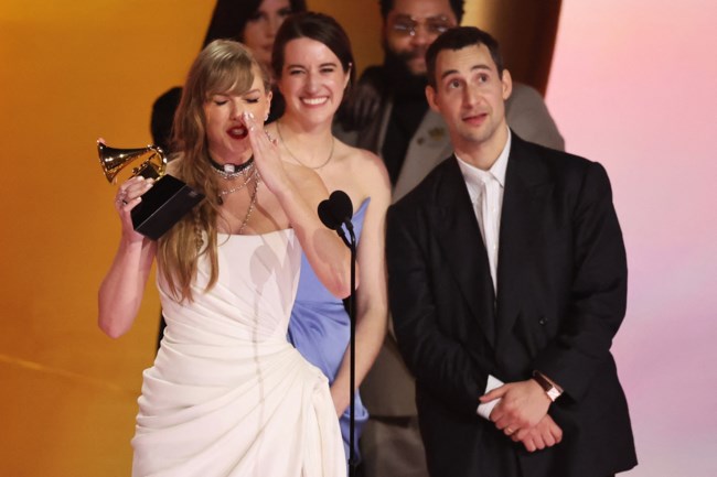 Grammy 2024: Το ρεκόρ της Τέιλορ Σουίφτ και η συγκινητική στιγμή με τη Σελίν Ντιόν - Ολοι οι νικητές [εικόνες - βίντεο]