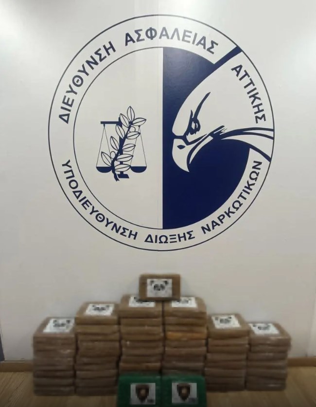 Βρήκαν 64 κιλά κοκαΐνης σε κοντέινερ με γαρίδες στον Πειραιά - Το κόλπο των διακινητών για να περάσει το φορτίο [βίντεο]