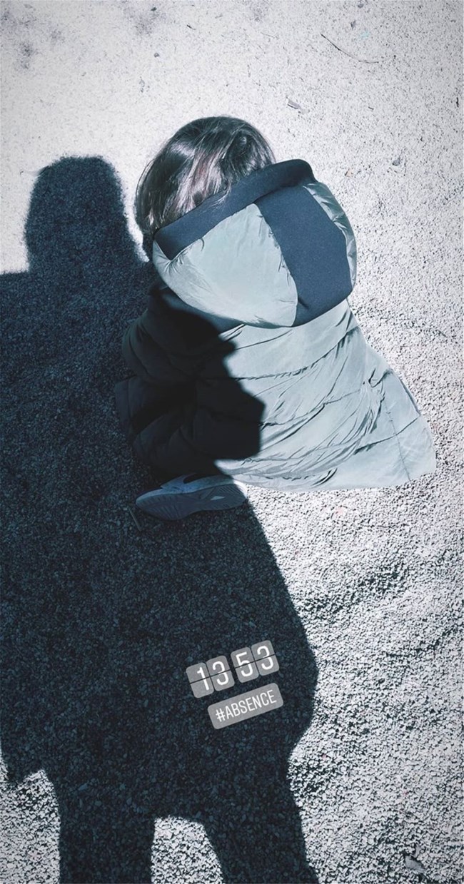 Αλίκη Κατσαβού: Βόλτα με τον γιο της, μετά τον θάνατο του Κώστα Βουτσά