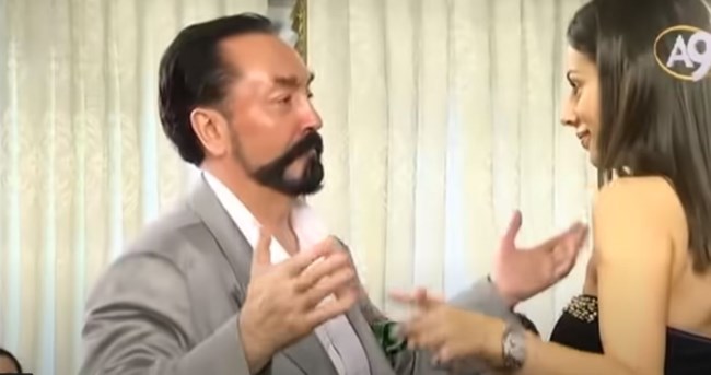 Απίστευτο: Τούρκος "τηλε-γκουρού" που εμφανιζόταν σε εκπομπή μαζί με ημίγυμνα μοντέλα "έφαγε" 8.658 χρόνια φυλακή