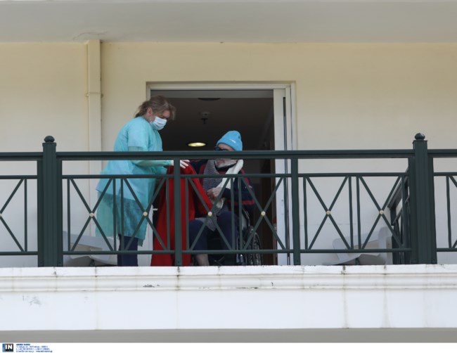 Γηροκομείο Νέας Μάκρης: Δίπλα στους ηλικιωμένους ο Σωτήρης Τσιόδρας - Τουλάχιστον 12 κρούσματα [εικόνες]
