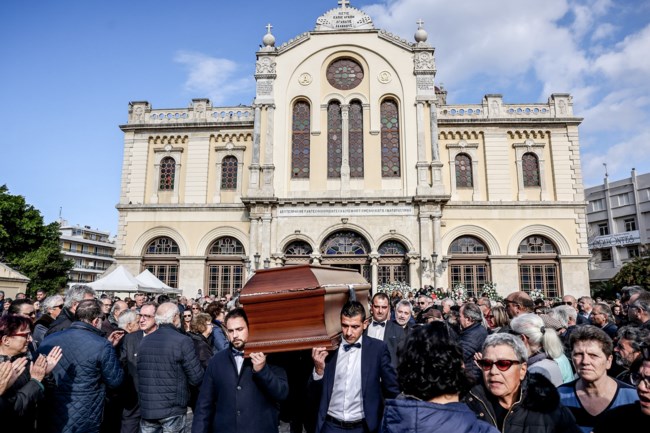 Μανώλης Λιδάκης: Συγκίνηση στο τελευταίο αντίο - Τον συνόδευσαν με το "Άστρα μην με μαλώνετε" [εικόνες-βίντεο]