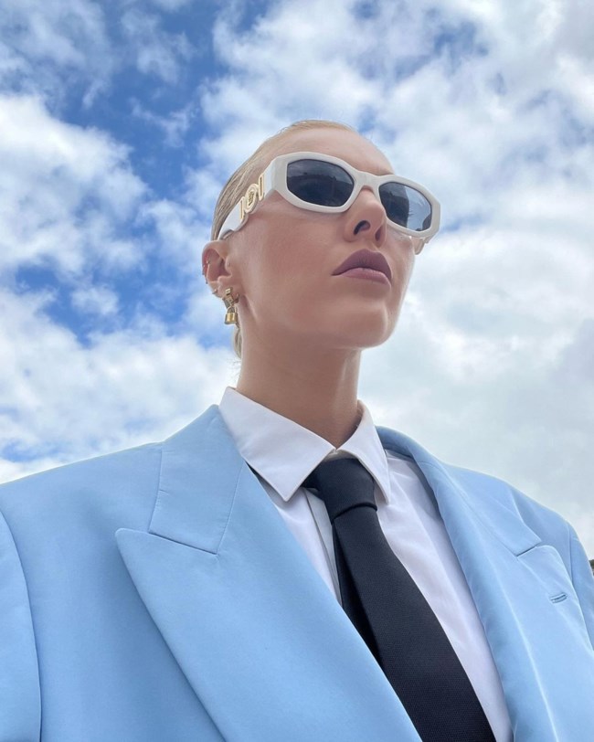 Τάμτα - Κασιδόκωστας: Το απόλυτο ανδρόγυνο look με oversized σιελ κοστούμι και τα πράσινα μαλλιά του Πάρι