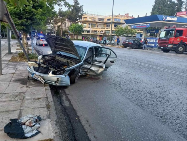 Σοβαρό τροχαίο στην Κηφισιά: Έξι άτομα στο νοσοκομείο [εικόνες - βίντεο]