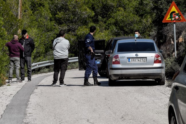 Λουτράκι: Προσήχθη η μητέρα του ανήλικου που υπέδειξε ο 19χρονος τραυματίας ως δράστη - Εξετάζεται και φίλος του