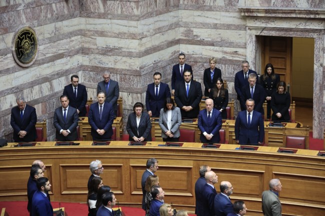 Ενός λεπτού σιγή στη Βουλή – Το μήνυμα του Νικήτα Κακλαμάνη