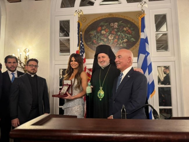 Η Κίμπερλι Γκίλφοϊλ στην ελληνική ομογένεια: "Αγαπώ την κοινότητα, αγαπώ τη χώρα" - Εκεί ήταν και ο Πάνος Καμμένος