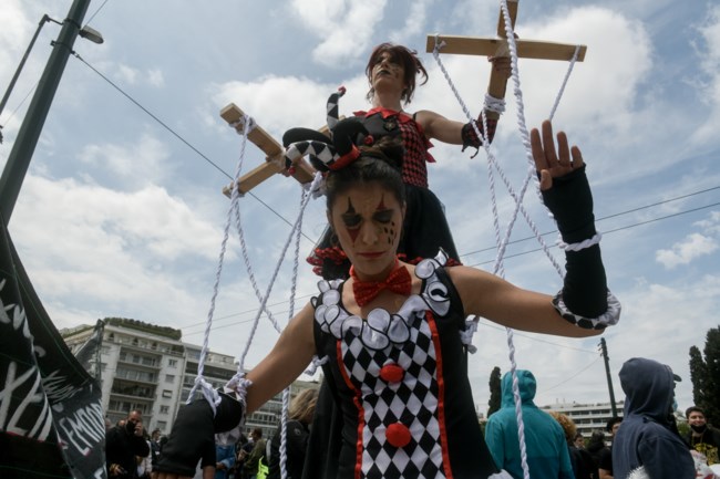 Η πρώτοτυπη συγκέντρωση διαμαρτυρίας καλλιτεχνών στο Σύνταγμα - Τα αιτήματά τους [εικόνες]