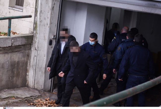 Δίκη Καμπανού: "Εσύ μισή σπιθαμή χτύπησες τον γιο μου;" - Η μητέρα του Άλκη είδε για πρώτη φορά τους δολοφόνους του παιδιού της