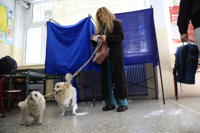 Στιγμιότυπα από την εκλογική διαδικασία