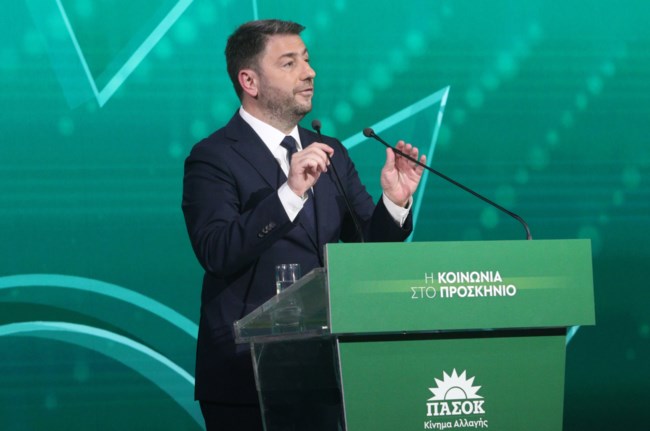 Νίκος Ανδρουλάκης: Γιατί έριξε "πόρτα" με ηχηρό τρόπο σε ΣΥΡΙΖΑ και Νέα Δημοκρατία