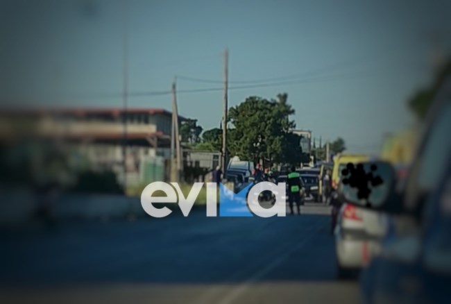 Σοβαρό τροχαίο στην Εύβοια: Φορτηγό συγκρούστηκε με μηχανή - Στο νοσοκομείο ο οδηγός της μοτοσικλέτας