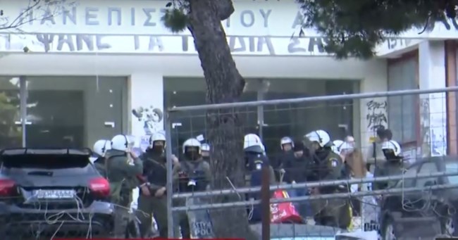 Ζωγράφου: Μεγάλη αστυνομική επιχείρηση στην Πανεπιστημιούπολη για τους εμπρησμούς - Τι βρήκαν οι αρχές