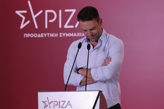 "Κόλαση" στην ομιλία Κασσελάκη: "Αίσχος" φώναζε ο Φίλης, "φεύγω, δεν μπορώ να τον ακούω" είπε ο Βίτσας [εικόνες, βίντεο]