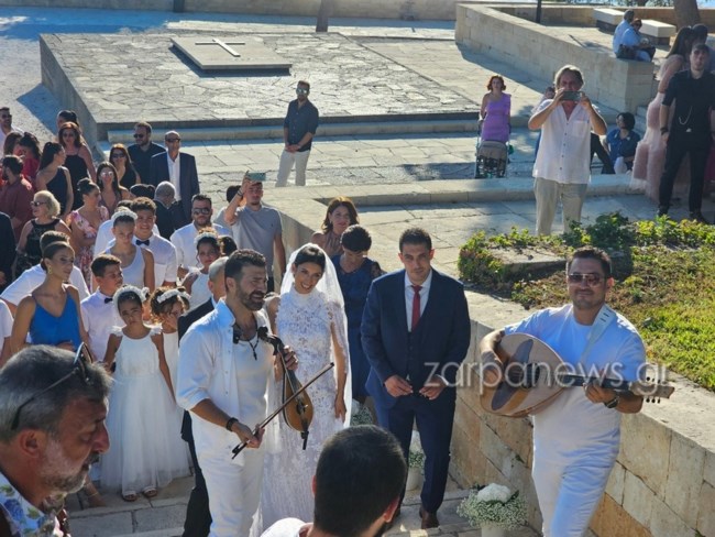 Στον γάμο του δημάρχου Χανίων με κουμπάρο τον Αρναουτάκη,  Μητσοτάκης, Aνδρουλάκης, Μπακογιάννη