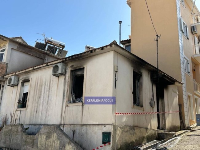 Κεφαλονιά: Φωτιά σε σπίτι στο Αργοστόλι - Διασωληνωμένο 3χρονο παιδί, στο νοσοκομείο η μητέρα και το αδερφάκι του [εικόνες - βίντεο]