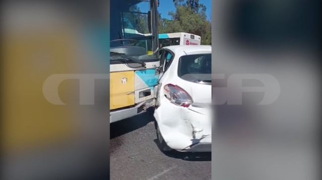 Λ. Συγγρού: Λεωφορείο έπεσε πάνω σε δύο ΙΧ οχήματα - Ο οδηγός έχασε τον έλεγχο [Βίντεο]