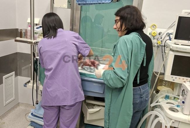 Βιαστικό μωρό γεννήθηκε στη θέση του... συνοδηγού: "Πέτρο ηρέμησε και τρέχα!" - Η περιπέτεια ζευγαριού στο Ηράκλειο