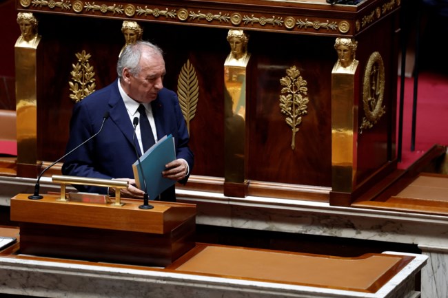 Η επόμενη μέρα για την Γαλλία στα χέρια του Μακρόν: Παζάρια με τους Σοσιαλιστές ή εκλογές που ζητούν Λεπέν και Αριστερά