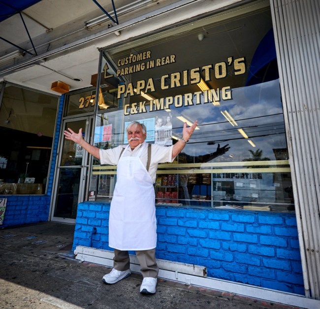 Papa Cristo's: Κλείνει το θρυλικό ελληνικό εστιατόριο στο Λος Άντζελες μετά από 77 χρόνια - Το "τελευταίο" αρνάκι στον φούρνο